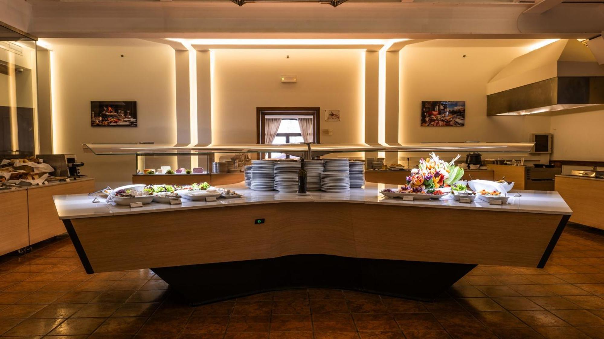 Intercontinental Mzaar Lebanon Mountain Resort & Spa By Ihg Mzaar Kfardebian Bagian luar foto